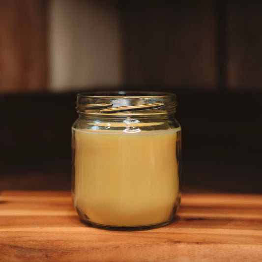 Aromatic candle with "pineapple scent"