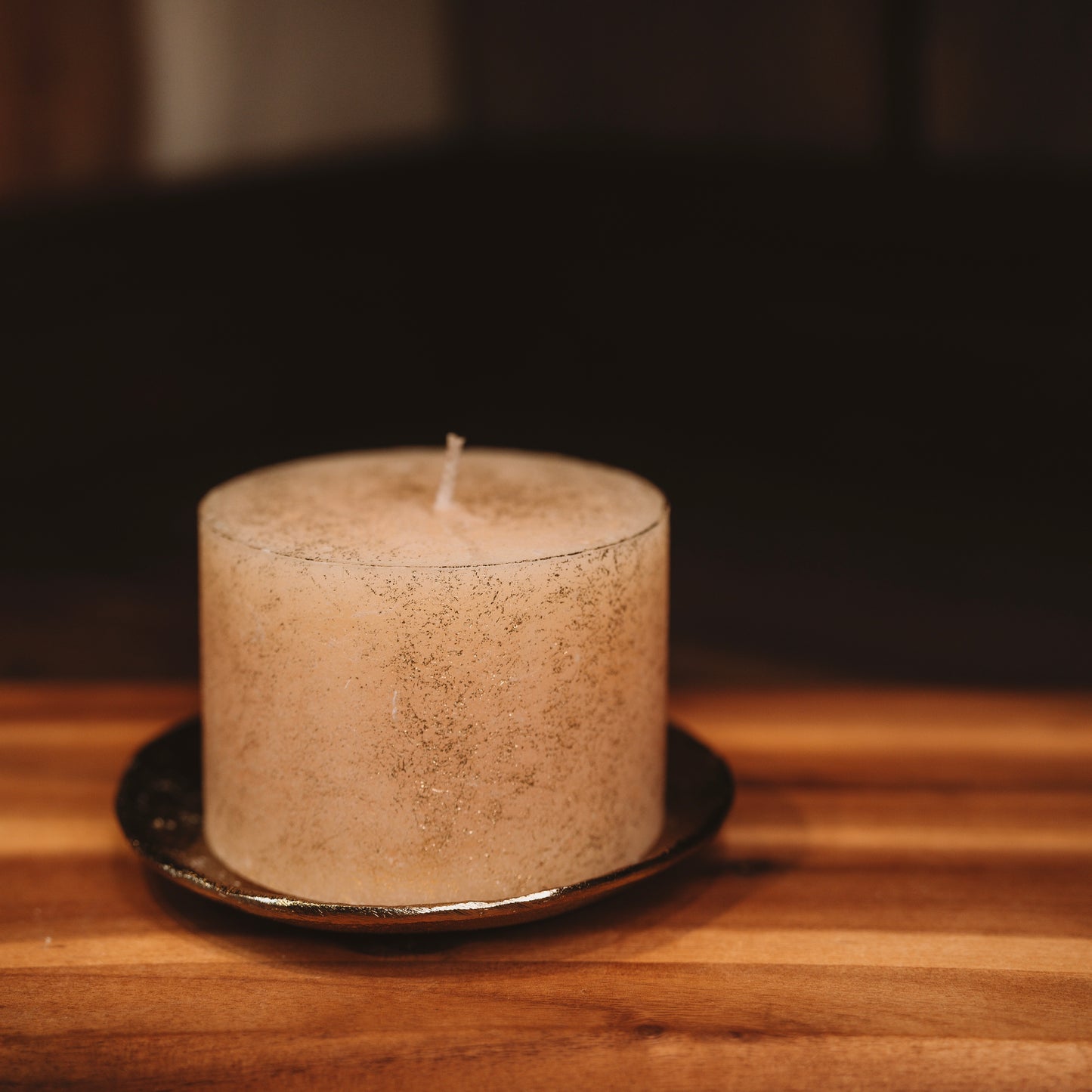 Rustic candle "Beige with gold"