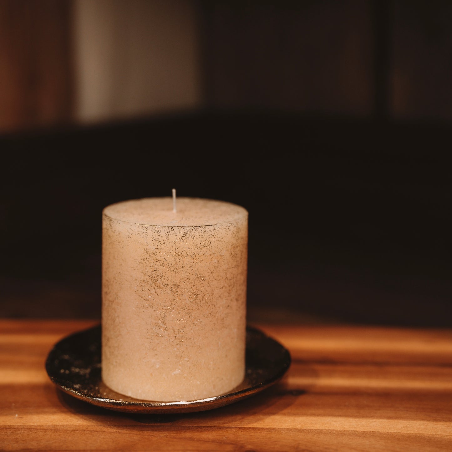 Rustic candle "Beige with gold"