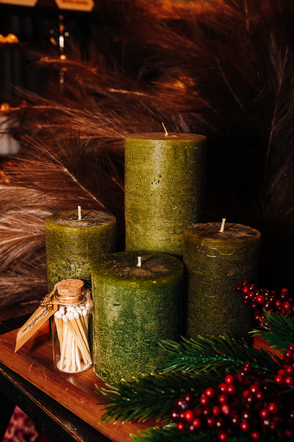 Zaļu cilindrisko sveču komplekts – Roku darbs Latvijā