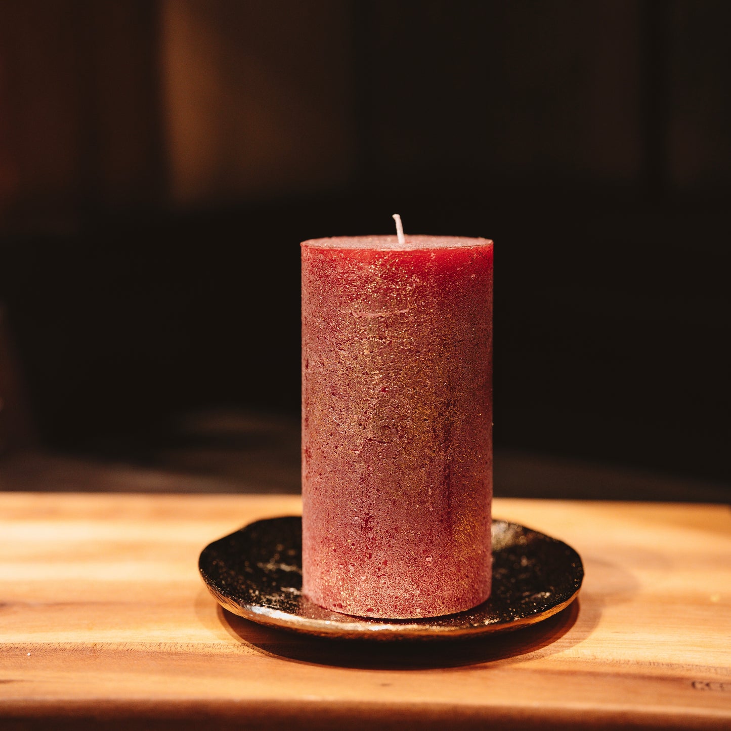 Rustic candle "Red with gold"