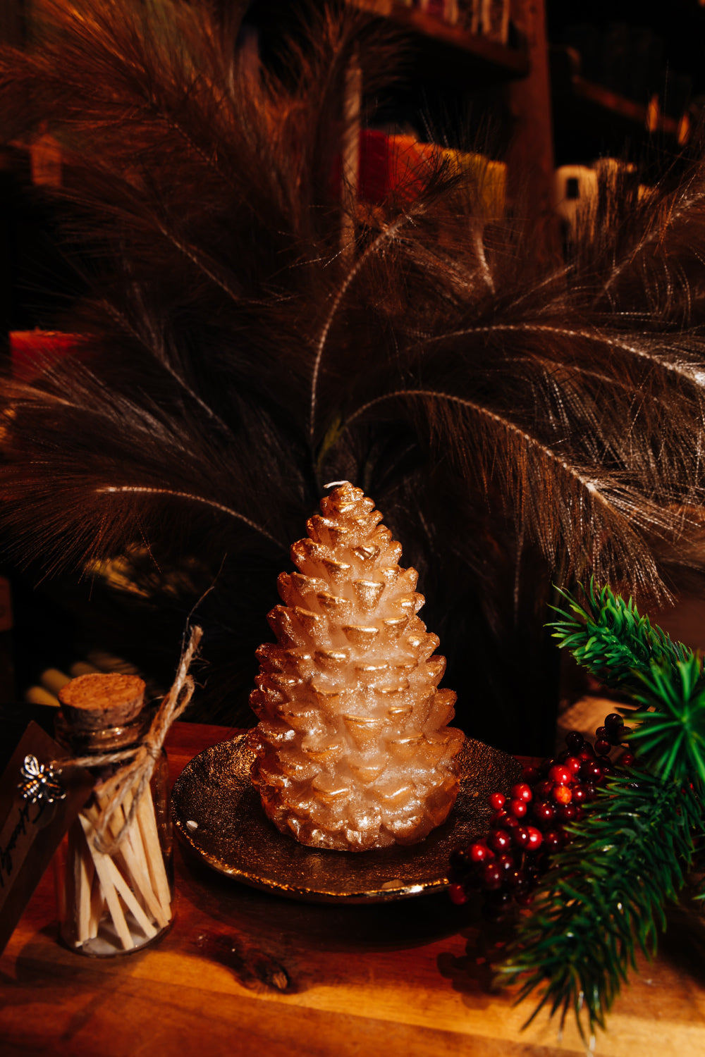 Latvijā ražota čiekura formas svece