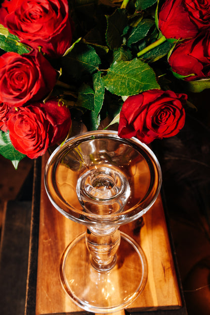 Universāls stikla svečturis cilindriskajām un garajām galda svecēm