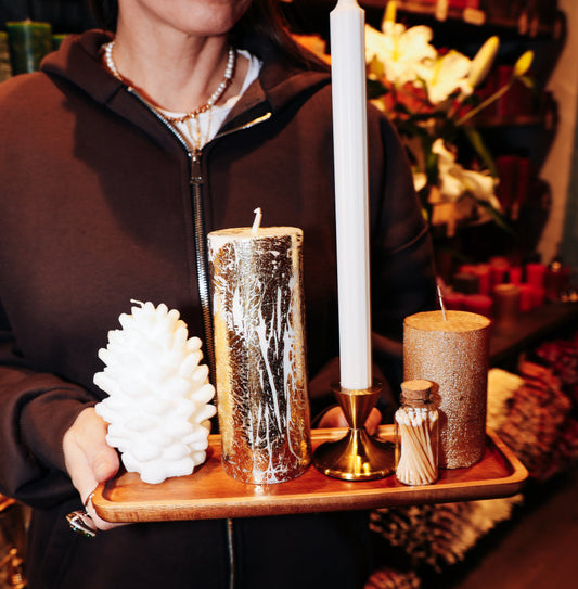 Koka paliktnis 28 × 10 cm – elegants un daudzpusīgs interjera akcents