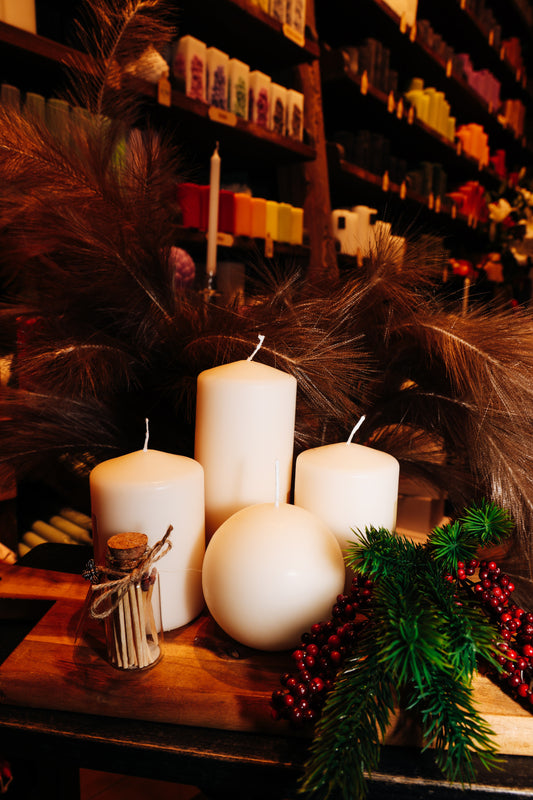 Adventes kompozīcijas sveces – bēšā krāsā